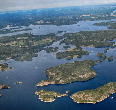 Muskö, Älvsnabben, Fårfjärden, Älvsnabbsmonumentet, Kapellön