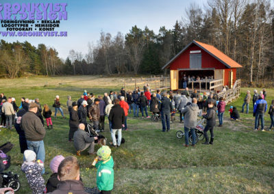 Runt 300 personer samlades på Grytholmens friluftsmuseum för att fira in våren. Foto: Bengt Grönkvist