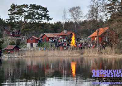 Valborgsmässoelden brinner på Grytholmens friluftsmuseum på Muskö. Foto: Bengt Grönkvist