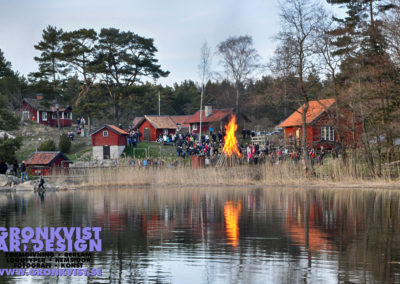 Valborgsmässoelden brinner på Grytholmens friluftsmuseum på Muskö. Foto: Bengt Grönkvist