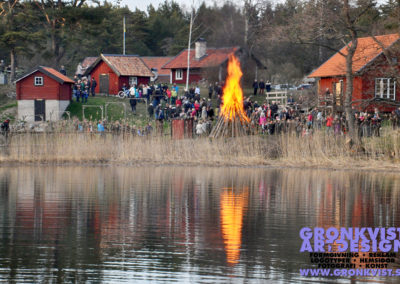 Valborgsmässoelden brinner på Grytholmens friluftsmuseum på Muskö. Foto: Bengt Grönkvist