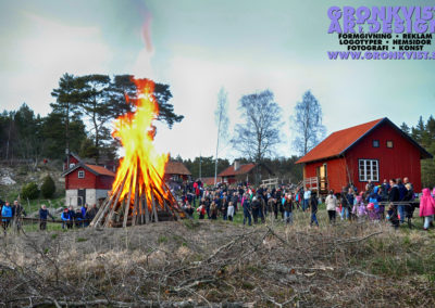 Valborgsmässoelden brinner på Grytholmens friluftsmuseum på Muskö. Foto: Bengt Grönkvist