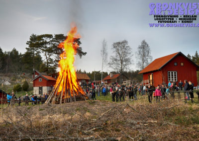 Valborgsmässoelden brinner på Grytholmens friluftsmuseum på Muskö. Foto: Bengt Grönkvist