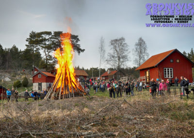 Valborgsmässoelden brinner på Grytholmens friluftsmuseum på Muskö. Foto: Bengt Grönkvist