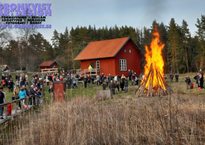 Valborgsmässoelden brinner på Grytholmens friluftsmuseum på Muskö. Foto: Bengt Grönkvist