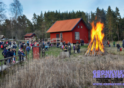 Valborgsmässoelden brinner på Grytholmens friluftsmuseum på Muskö. Foto: Bengt Grönkvist